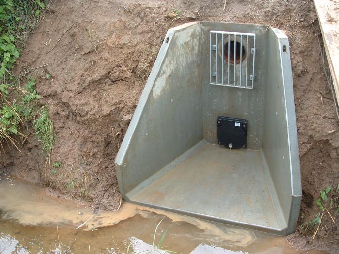 Precast Concrete Headwall with Flap Valve and Grating-file066874.JPG