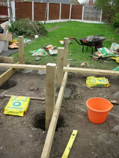 deck_post_holes_how_deep_3428_450_600